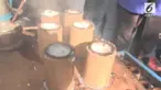 Menjelang pernikahan Kahiyang Ayu dan Bobby Nasution, warga solo menggelar bancakan kue putu Bumbung.