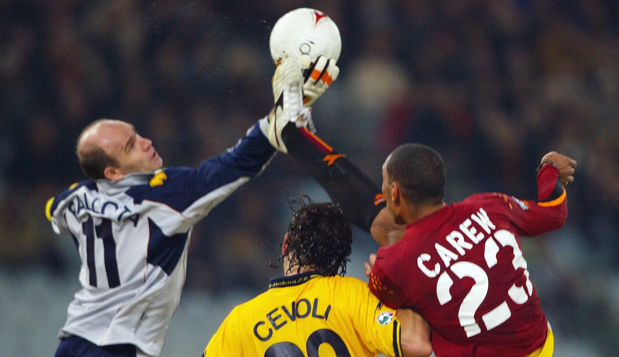 Pada tahun 2005, Ballotta diboyong kembali oleh Lazio dan membela Biancocelesti hingga 2008. (Foto: AFP/Patrick Hertzog)