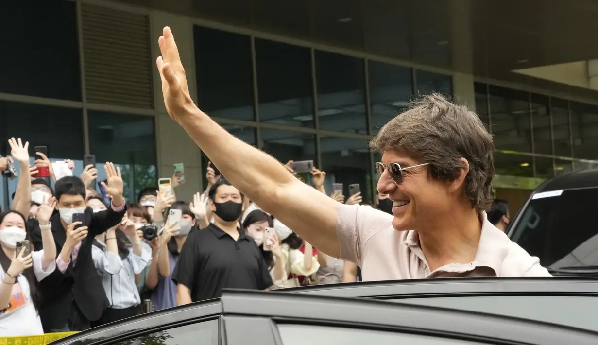 FOTO Penampilan Tom Cruise Kunjungi Korea Selatan untuk Promosi Film Barunya Foto
