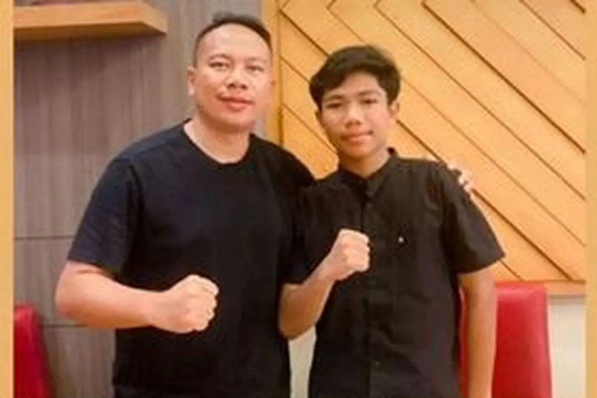 6 Potret Pertemuan Vicky Prasetyo dengan Putranya yang Sudah 16 Tahun Tak Bertemu