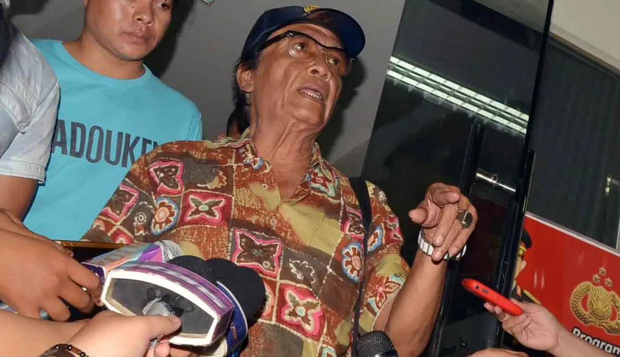 "Sangat nyaman, kekeluargaan. Ya saya jawab yang setahu saya saja. (Terkait senjata yang dipakai di tahun 2007) itu nanti dari pihak penyidik. Nanti sajalah tunggu," ujarnya. (Nurwahyunan/Bintang.com)