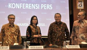 Menteri Keuangan Sri Mulyani, (kedua kiri) didampingi Ketua Dewan Komisioner OJK Wimboh Santoso, Gubernur BI Perry Warjiyo dan Ketua Dewan Komisioner LPS Halim Alamsyah saat konpers hasil rapat KSSK, Jakarta Selasa (31/7). (Merdeka.com/Iqbal S Nugroho)