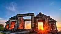 Mengintip Indahnya Matahari Terbenam di Candi Boko Yogyakarta