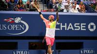 Petenis Prancis, Lucas Pouille, membuat kejutan dengan menyingkirkan unggulan keempat, Rafael Nadal, pada babak keempat AS Terbuka 2016, Minggu (4/9/2016). (Bola.com/Twitter/usopen)