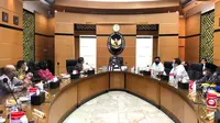 Partai Nasdem menemui Menteri Koordinator Politik, Hukum dan Keamanan (Menkopolhukam) Mahfud Md untuk mengusulkan ulama besar asal Bangkalan, Madura, Jawa Timur, Syaikhona Kholil sebagai pahlawan nasional.