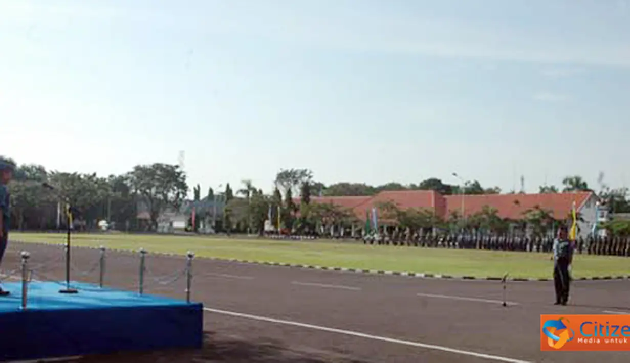 Citizen6, Surabaya: Panglima TNI Laksamana TNI Agus Suhartono pada Apel Tujuhbelasan dihadapan prajurit, siswa dan PNS Kobangdikal di Lapangan Laut Maluku, Bumimoro, Surabaya, Senin (18/6). (Pengirim: Penkobangdikal).