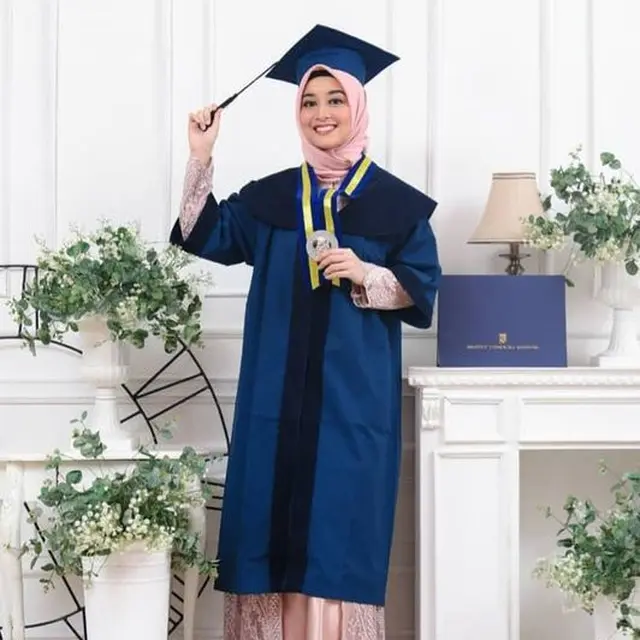 Fokus S3, Ini 6 Potret Maya Nabila Mahasiswi S3 Termuda ITB saat Wisuda S2