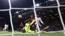 Aksi pemain Manchester United, Romelu Lukaku saat membobol gawang AFC Bournemouth pada lanjutan Premier League di Vitality Stadium, Bournemouth, (18/4/2018). MU menang 2-0.  (Adam Davy/PA via AP)