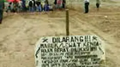Puluhan warga yang mengaku sebagai pemilik lahan memblokade akses ke kawasan proyek perluasan Bandara Juwata, Tarakan, Kaltim. Warga tuntut ganti rugi.