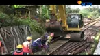 Dalam tahap awal perbaikan, para pekerja segera melakukan pemadatan tanah disekitar lokasi longsor.