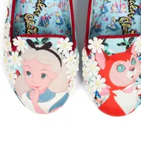 Terinspirasi dari Alice In Wonderland, produsen sepatu ini bikin sepatu bertema film kartun Disney tersebut.