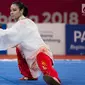 Atlet wushu Indonesia, Lindswell Kwok saat beraksi pada nomor Taijijian Putri Wushu Asian Games 2018 di JIExpo Kemayoran, Jakarta, Senin (20/8). Lindswell menyumbang emas kedua untuk Indonesia. (Bola.com/Vitalis Yogi Trisna)