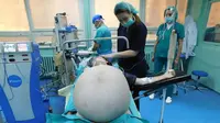 Seorang wanita penderita tumor berbobot 30,8 kilogram (CEN)