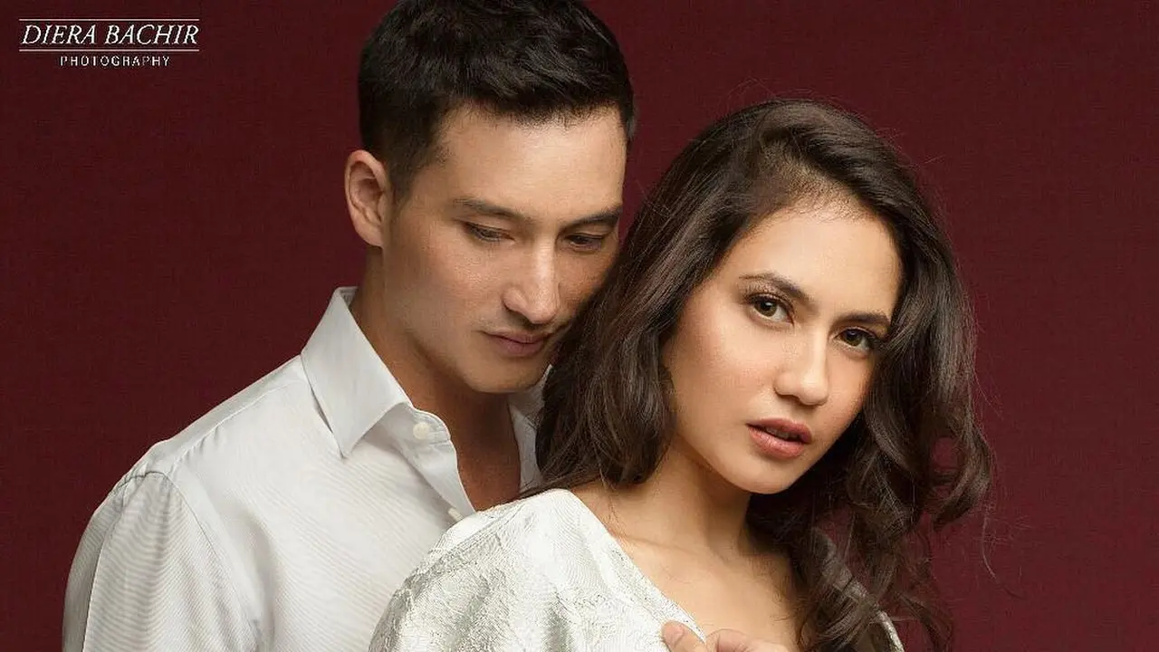 [Bintang] Pevita Pearce dan Mike Lewis