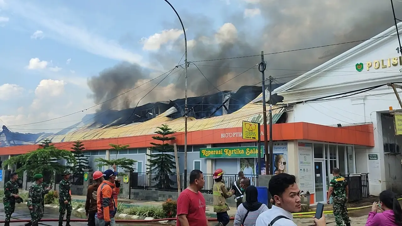Kebakaran melanda bangunan Rumah Sakit Salak Kota Bogor, Jumat siang (7/4/2023).