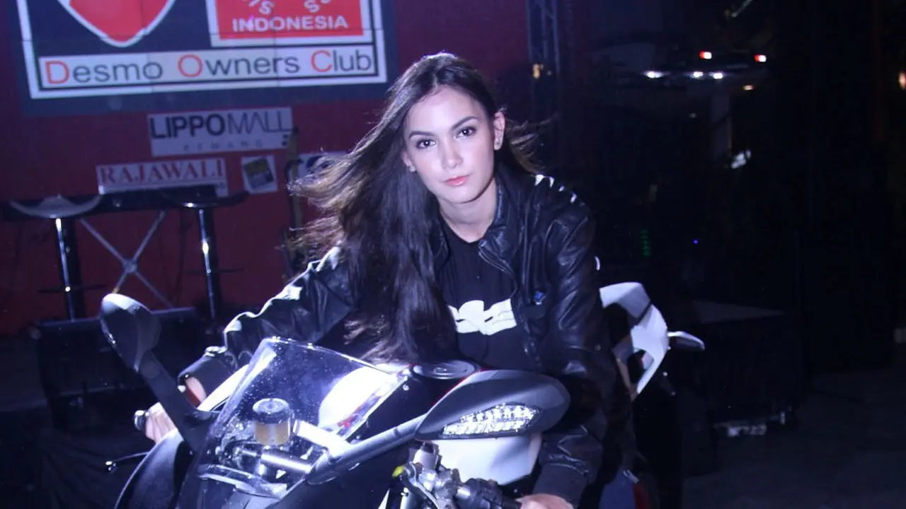 Ingin Suara Lebih Gahar, Kia Poetri Bongkar Knalpot Ducati