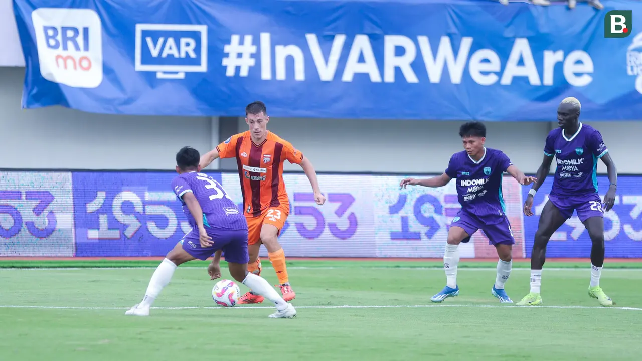 Foto: Aksi Mariano Peralta Acak-acak Pertahanan Persita, Borneo FC Petik Poin Berharga di BRI Liga 1