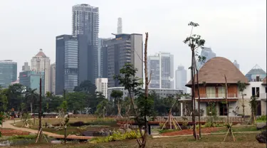 Suasana dan kondisi area Hutan Kota di Kawasan Kompleks GBK, Jakarta, Rabu (19/9). Hutan kota yang dibangun di atas lahan bekas tempat latihan golf akan menjadi kawasan hijau rekreasi di area GBK. (Liputan6.com/Helmi Fithriansyah)