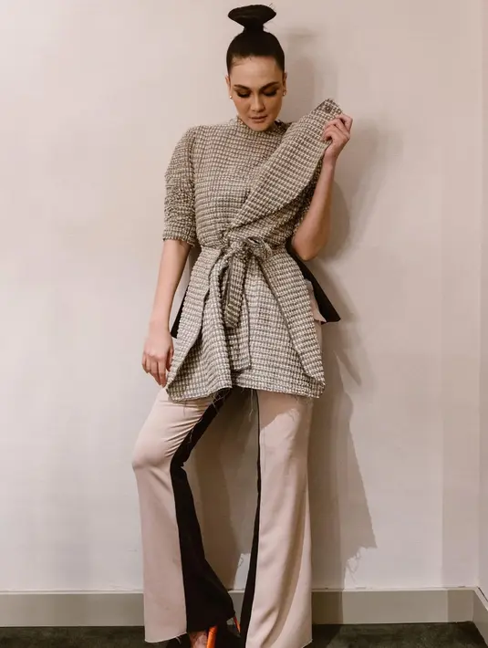 Hubungan Ariel NOAH dan Pevita Pearce hingga kini memang belum diketahui kebenarannya. Luna Maya yang kini sudah memiliki kekasih pun juga enggan berkomentar lebih lanjut mengenai gosip tersebut. (Instagram/lunamaya)