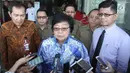 Menteri Lingkungan Hidup dan Kehutanan (LHK) Siti Nurbaya didampingi Pimpinan KPK memberikan keterangan usai melakukan pertemuan, Jakarta, Senin (19/2). Kedatangan Siti Nurbaya untuk berkonsultasi mengenai beberapa masalah. (Liputan6.com/Angga Yuniar)