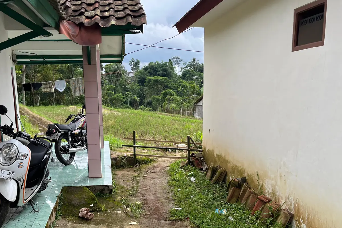 rumah keluarga balita korban pelecehan seksual di Sukabumi.