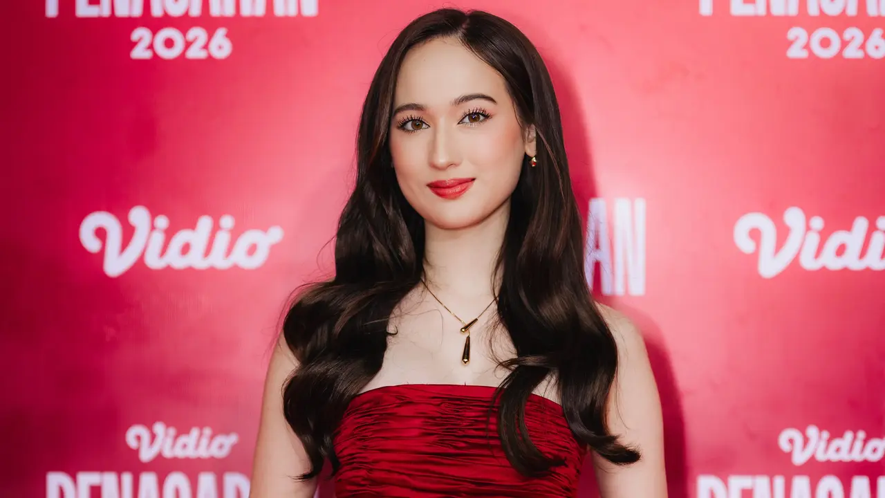 Laura Moane sebagai Zara di A dan Z: InsyaAllah Cinta