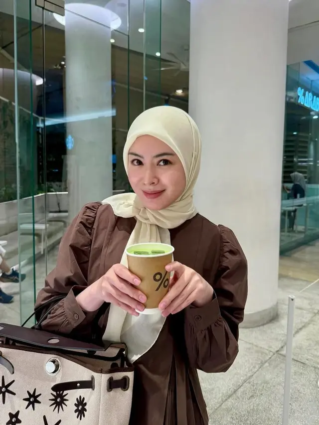 Mix and Match Hijab Segiempat ala Ayana Moon (Instagram/@xolovelyayana)