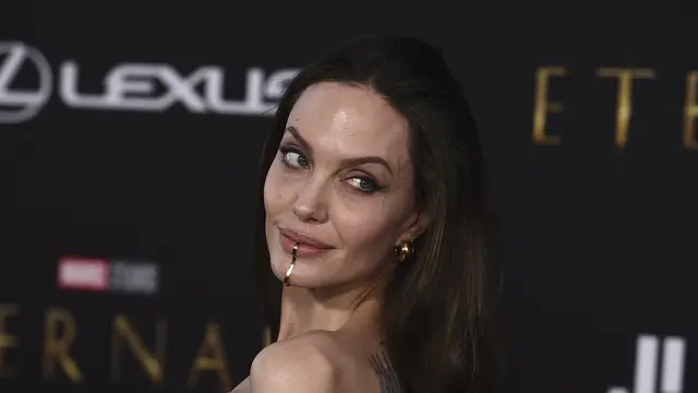 Angelina Jolie dalam premier Eternals di Los Angeles. (Jordan Strauss/Invision/AP)