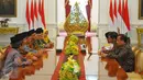Ketua Umum PP Muhammadiyah Haedar Nashir menemui Presiden Joko Widodo di Istana Kepresidenan. Senin (13/2). Haedar didampingi delapan orang pengurus PP Muhammadiyah. (Liputan6.com/Angga Yuniar)