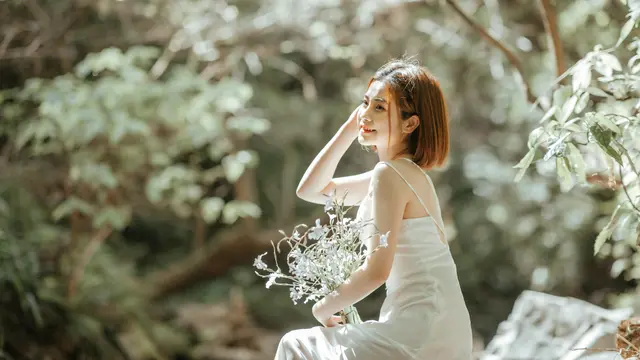 wanita juli di alam