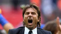 Ekspresi Antonio Conte setelah pertandingan melawan Tottenham Hostpur pada Liga Inggris di Stadion Wembley di London, (20/8). Chelsea menang atas Tottenham dengan skor 2-1. (AFP Photo/Ikimages/ Ben Stansall)