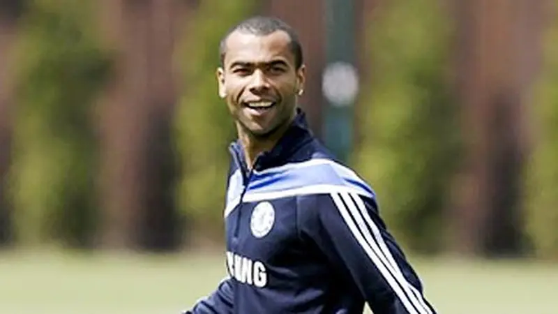 Ashley Cole Ingin Kembali ke Chelsea