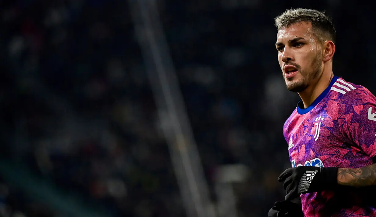 Pemain Juventus Leandro Paredes saat melawan Monza pada pertandingan sepak bola babak 16 besar Coppa Italia di Stadion Juventus, Turin, Italia, 19 Januari 2023. Juventus menang 2-1 atas Monza. (Marco Alpozzi/LaPresse via AP)