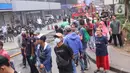 Hingga Kamis (16/1/2025), petugas pemadam masih melakukan tahap pendinginan setelah 12 jam upaya pemadaman di lantai 7 dan 8 gedung Glodok Plaza. (Magang/Liputan6.com/Muhammad Rizal)