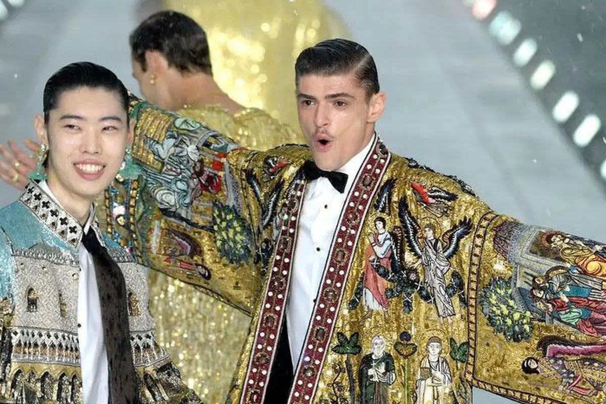 Fashion Show Dolce & Gabbana Diterjang Hujan Es, Penonton Berhamburan