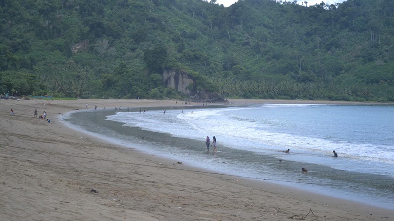 Pantai Sipelot, Pantai di Malang yang Layak Dikunjungi