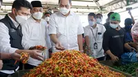 Mendag Lutfi meninjau Pasar Wonokromo dan Pasar Induk Hortikultura Osowilangun di Surabaya, Jawa Timur (dok: Kemendag)