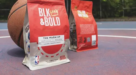 Kedua teman kecil ini membangun bisnis kopi hingga punya lisensi NBA dan misi sosial/dok. Instagram @blkandbold