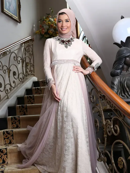 Meski repot namun Arzetti tetap mudik. Selain untuk silaturahmi, menurutnya mudik adalah sebagai bentuk 'recharge'dan motivasi diri.  (Galih W. Satria/Bintang.com)