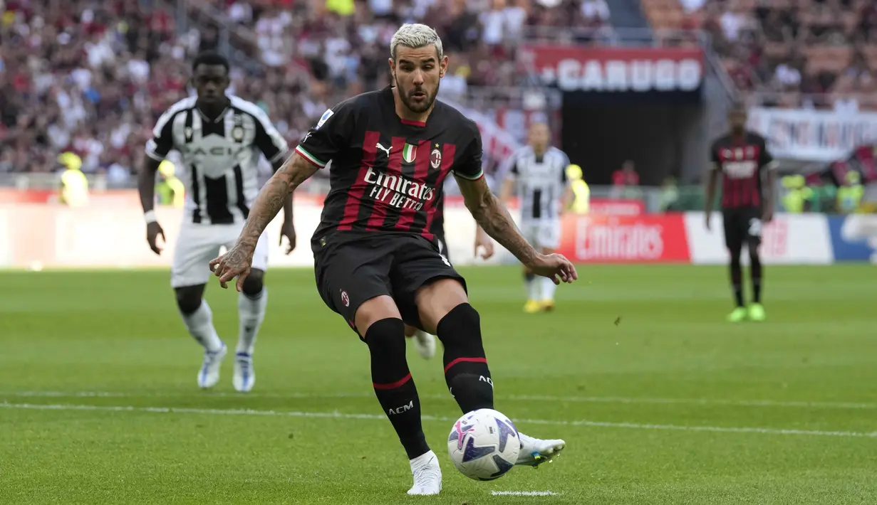 Sempat tertinggal oleh gol cepat Rodrigao Becao di menit 2, Milan membalas lewat penalti Theo Hernandez di menit 11. (AP Photo/Antonio Calanni)