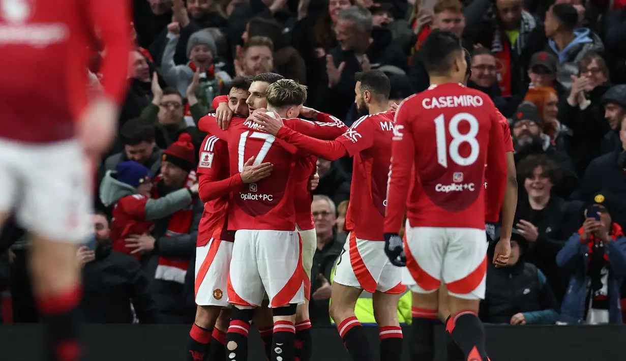 Manchester United berhasil menyamakan kedudukan lewat gol Bruno Fernandes pada menit ke-71. (Darren Staples/AFP)