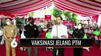 Presiden Joko Widodo meninjau vaksinasi pelajar di SMA Negeri 1 Beber menjelang sekolah tatap muka. Meski sudah divaksin, Presiden meminta para pelajar tetap disiplin mematuhi protokol kesehatan.