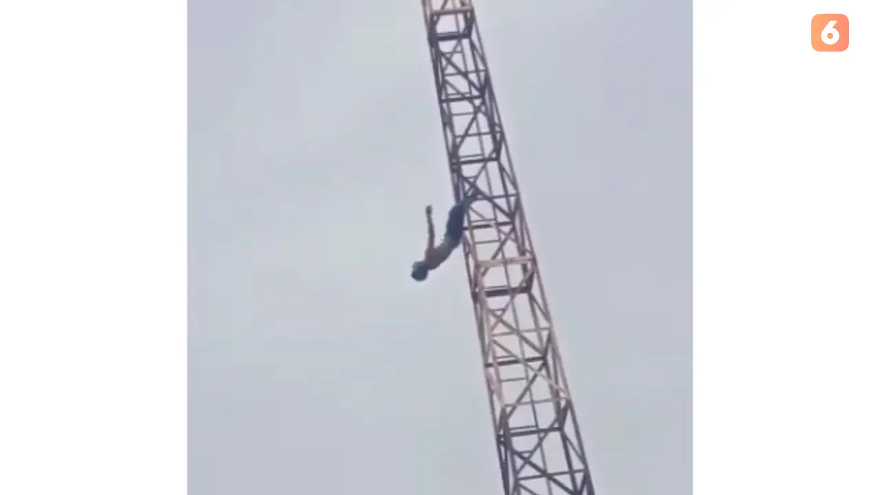 Pria Sinjai panjat tower BTS lalu menjatuhkan diri (Liputan6.com/Fauzan)