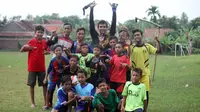 Kiper Borneo FC Nikmati Latihan dan Main Bola di Kampung Halaman