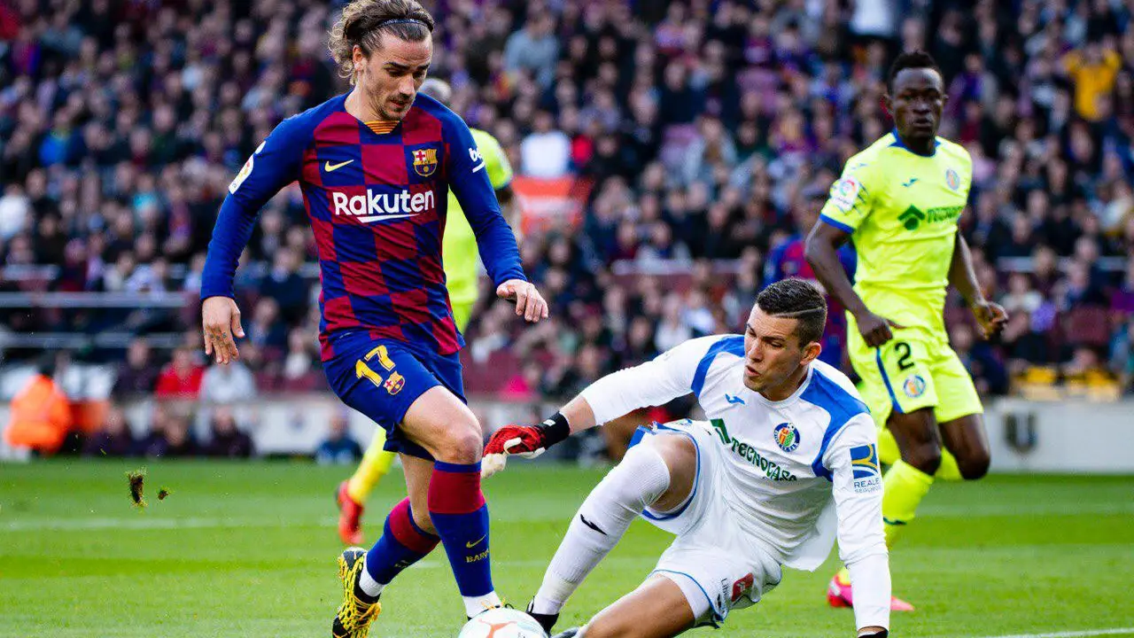 Penyerang Barcelona, Antoine Griezmann saat mencetak gol ke gawang Getafe