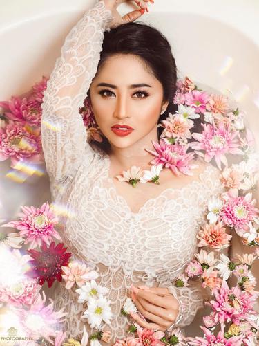 Gaya Dewi Perssik saat Pemotretan Single Terbaru (sumber: instagram/fdphotography90)