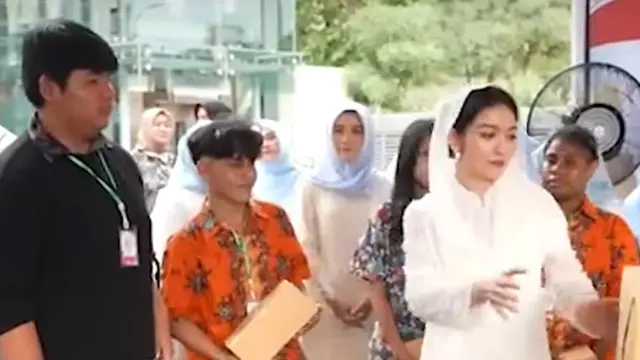 Selvi Ananda  saat Buka Bersama di Masjid Istiqlal. [bpmi satwapres]