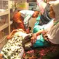 Jemaah Calon Haji Indonesia dirujuk ke rumah sakit. (Liputan6.com/Wawan Isab Rubiyanto)
