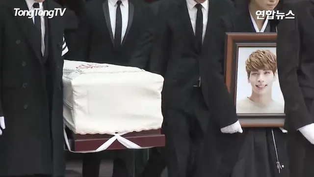 Anggota grup SHINee yang bunuh diri, Jonghyun dimakamkan hari ini.