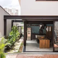 Desain Ruang Makan Semi Outdoor Minimalis (Foto: Metamoorfose Studio)
